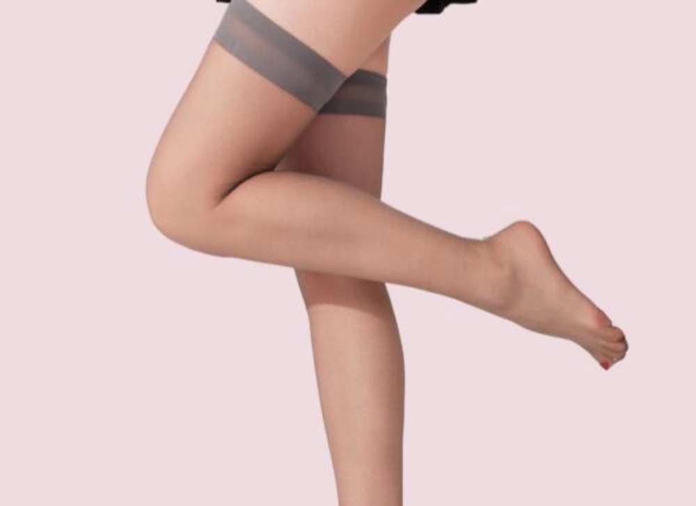 transparent and seamless long stockings